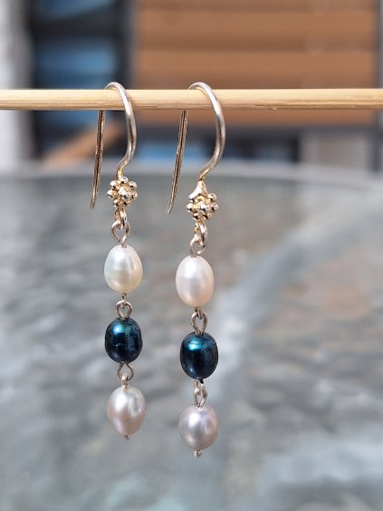 Sølv øreringe med fler farver ferskvandskulturperler